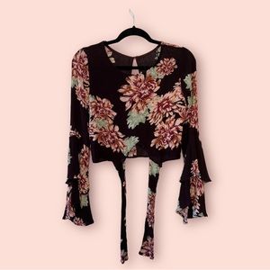 Bell sleeve floral tie front crop top